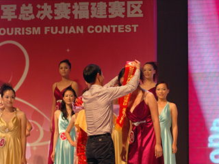 美女相聚、美酒飄香