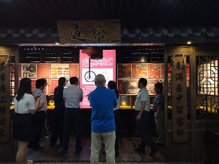 省商務(wù)廳郭曉峰處長(zhǎng)一行蒞臨雙龍戲珠酒業(yè)參觀調(diào)研