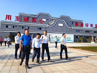 福建省政協(xié)副主席張兆民視察調研福建雙龍戲珠酒業(yè)有限公司